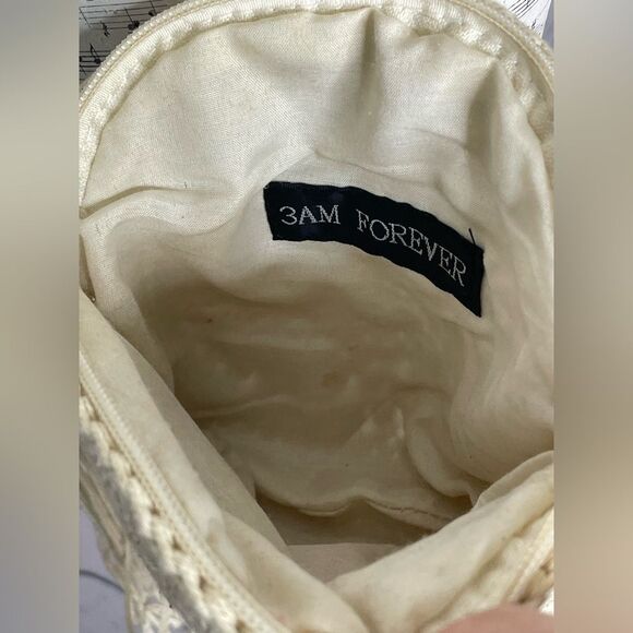 3 AM Forever Crocheted Crossbody Bag w/Fringe Round - Picture 4 of 8